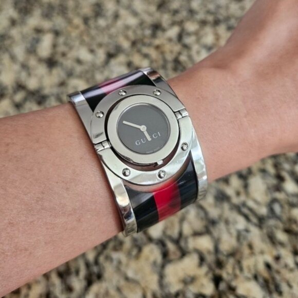 Gucci 112 23mm Unisex Black/Reds Watch - Picture 1 of 10